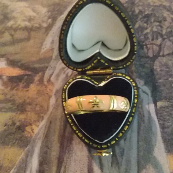 18K Fleur-de-lis Rings - Picture 2 of 15